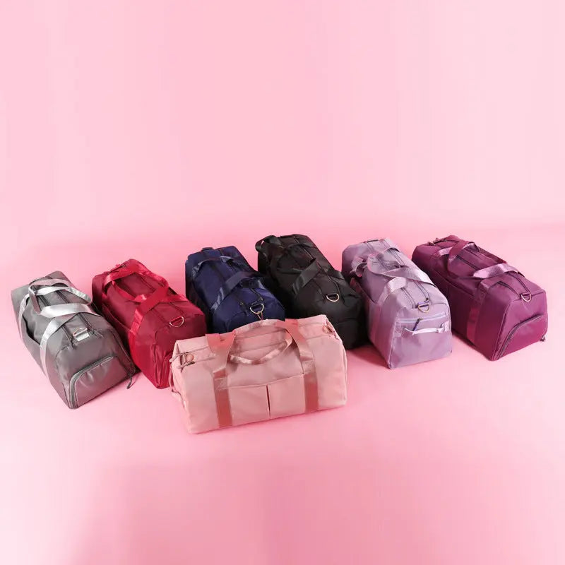 Versatile Waterproof Duffel Bag for Fitness and Travel - Stylish Weekender for Men and Women